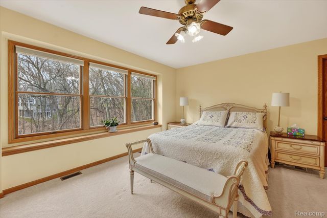 7798 Lee Road, Hamburg Township, MI 48116