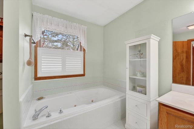 7798 Lee Road, Hamburg Township, MI 48116