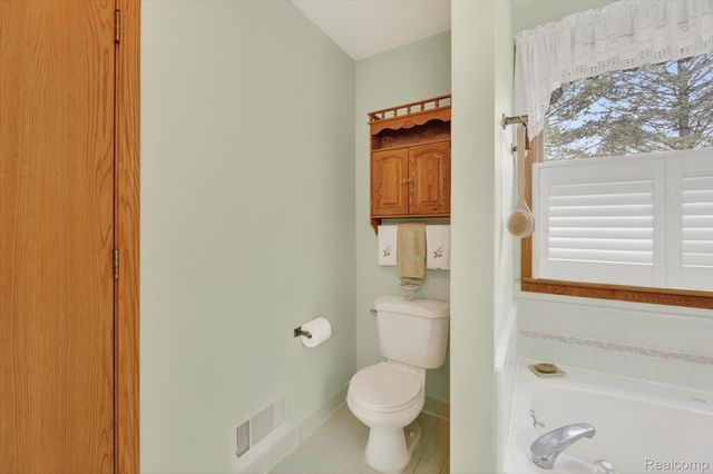 7798 Lee Road, Hamburg Township, MI 48116