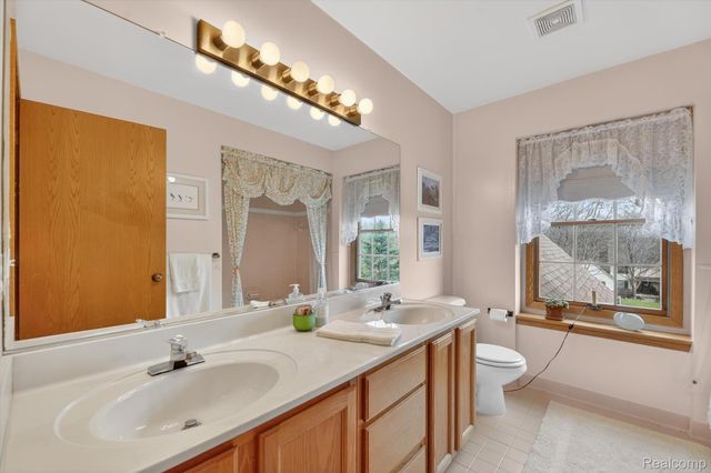 7798 Lee Road, Hamburg Township, MI 48116