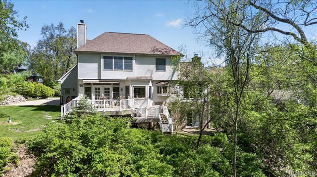 7798 Lee Road, Hamburg Township, MI 48116