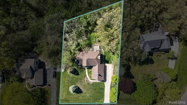 7798 Lee Road, Hamburg Township, MI 48116