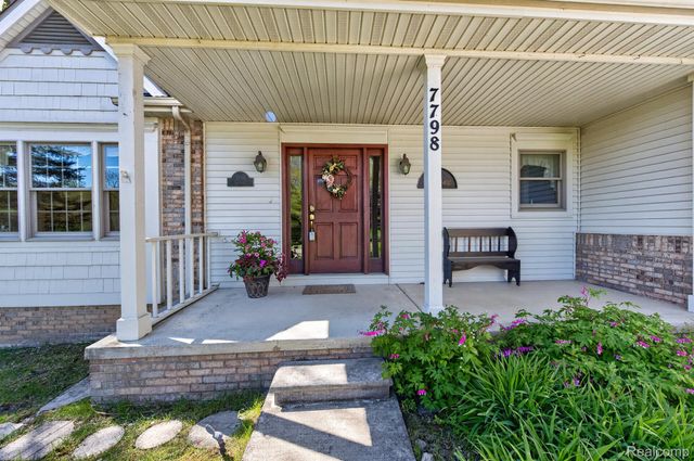 7798 Lee Road, Hamburg Township, MI 48116
