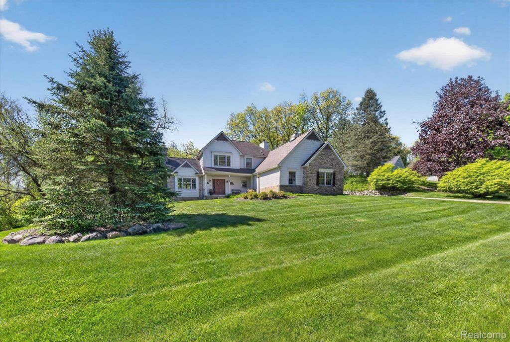 7798 Lee Road, Hamburg Township, MI 48116