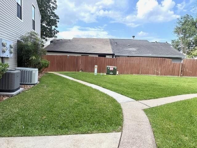 178 April Point N Drive N, Montgomery, TX 77356