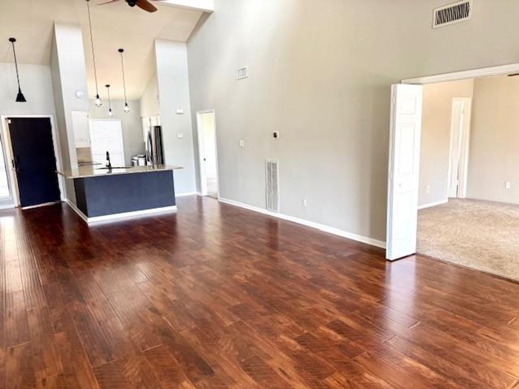 178 April Point N Drive N, Montgomery, TX 77356