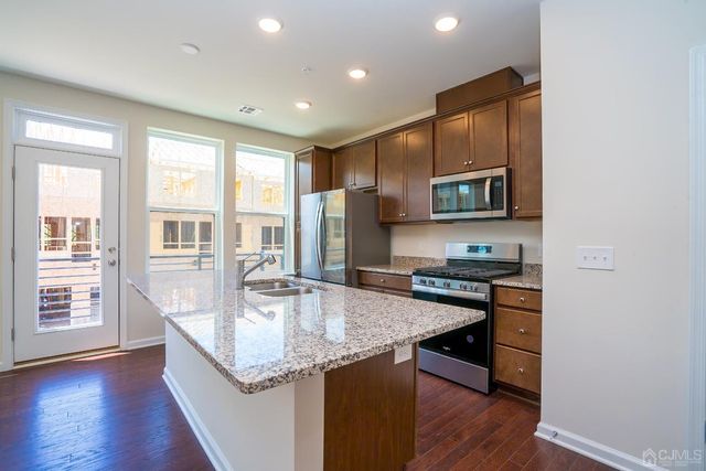218 Peyton Place, New Brunswick, NJ 08901