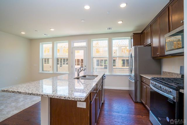 218 Peyton Place, New Brunswick, NJ 08901