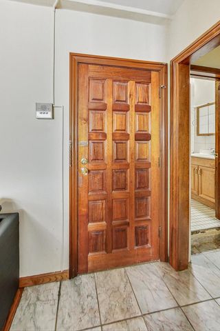 838 N STATE Street 2, Chicago, IL 60610