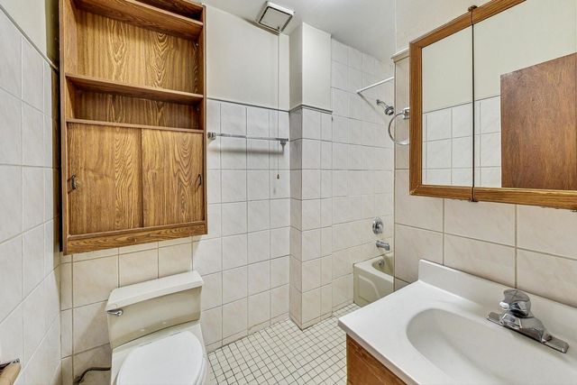 838 N STATE Street 2, Chicago, IL 60610