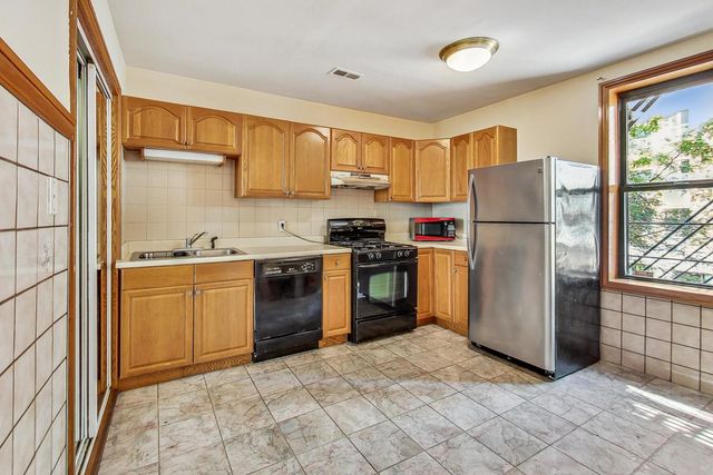 838 N STATE Street 2, Chicago, IL 60610