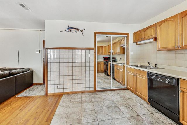 838 N STATE Street 2, Chicago, IL 60610