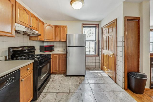 838 N STATE Street 2, Chicago, IL 60610