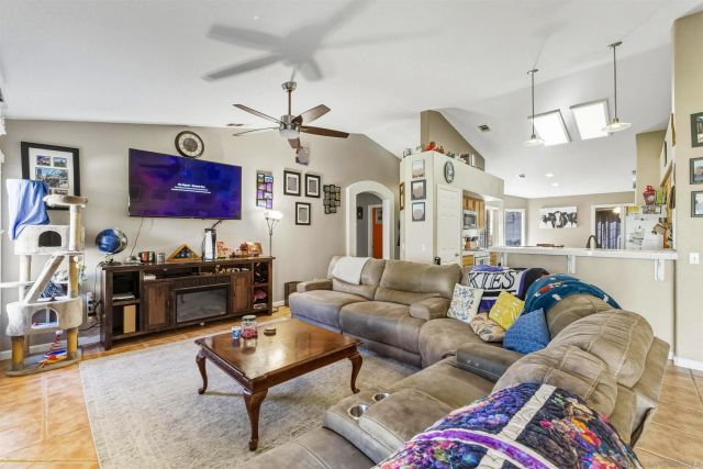 31628 Loire, Winchester, CA 92596