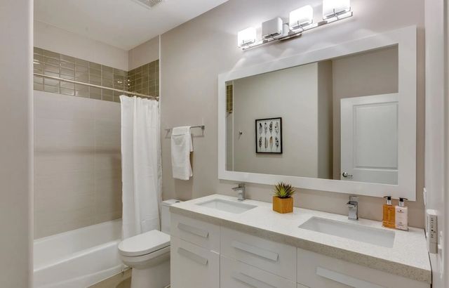 111 S Aberdeen Street, Chicago, IL 60607