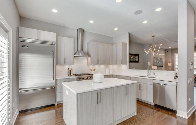 111 S Aberdeen Street, Chicago, IL 60607
