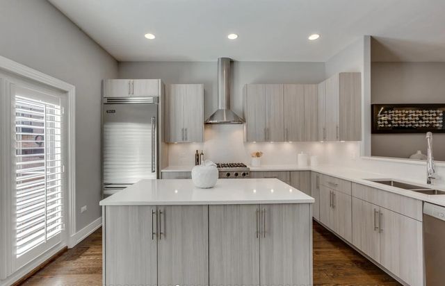 111 S Aberdeen Street, Chicago, IL 60607