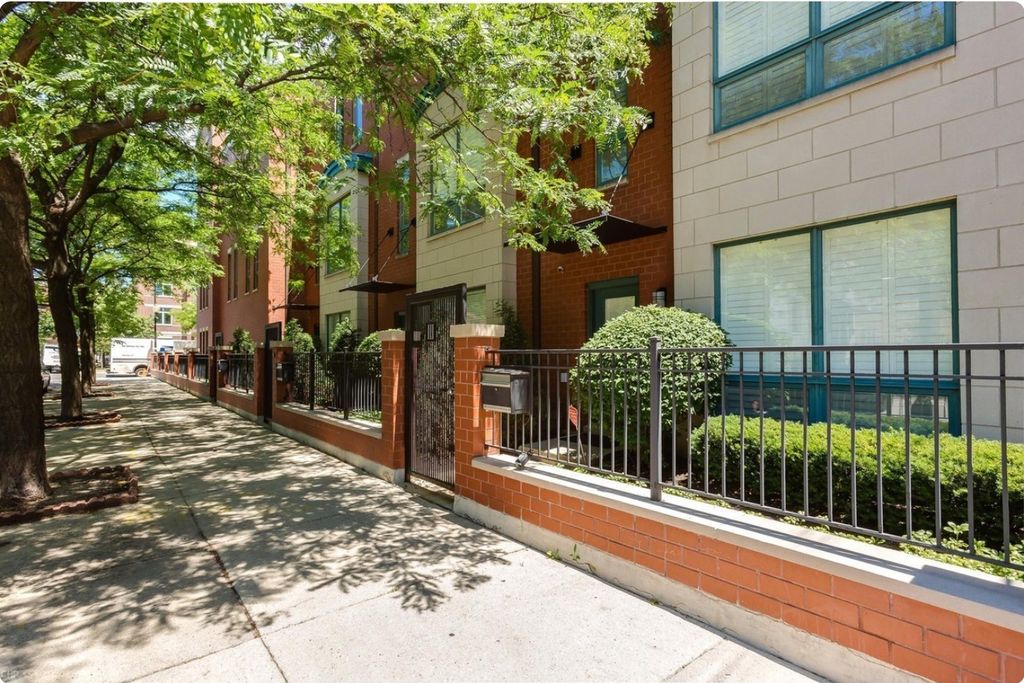 111 S Aberdeen Street, Chicago, IL 60607