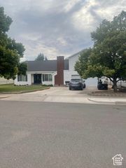 156 N 100 W, Roosevelt, UT 84066
