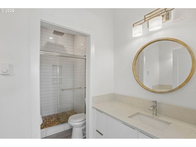 9025 Ne HOYT St, Portland, OR 97220