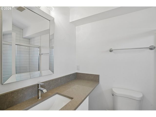 9025 Ne HOYT St, Portland, OR 97220