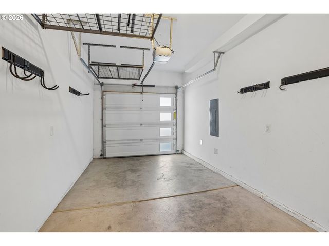9025 Ne HOYT St, Portland, OR 97220