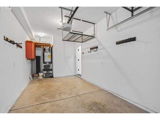 9025 Ne HOYT St, Portland, OR 97220