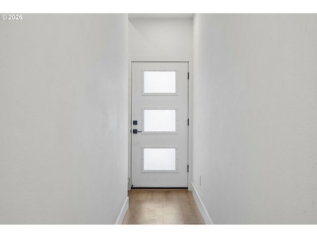 9025 Ne HOYT St, Portland, OR 97220