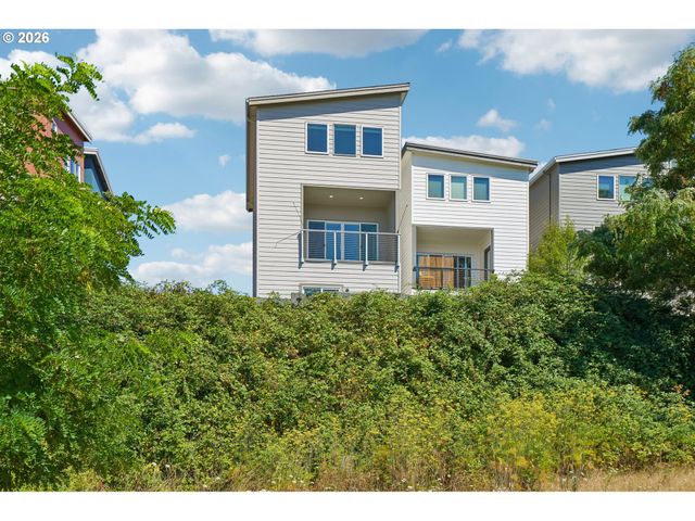 9025 Ne HOYT St, Portland, OR 97220