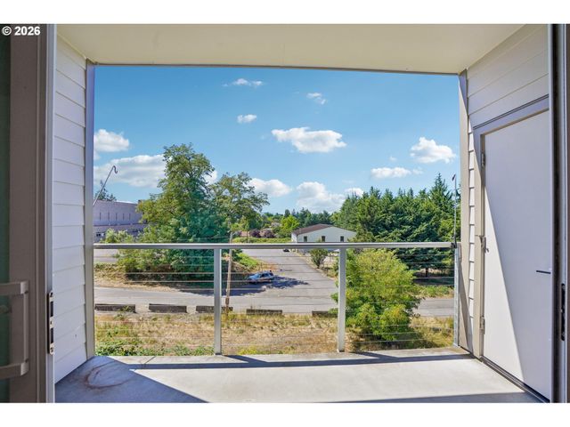 9025 Ne HOYT St, Portland, OR 97220