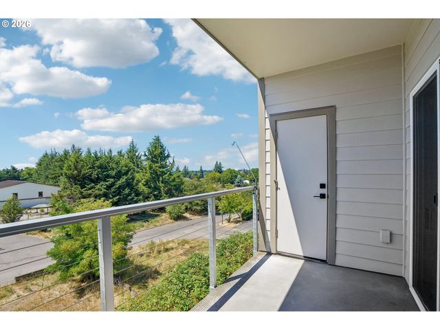 9025 Ne HOYT St, Portland, OR 97220