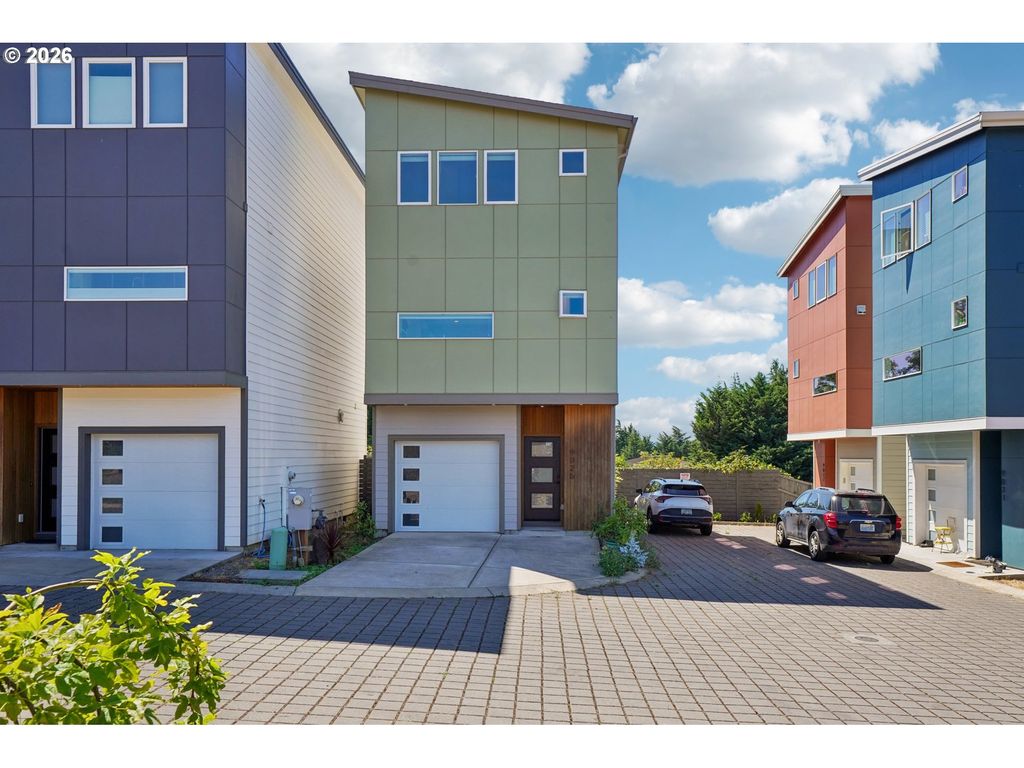 9025 Ne HOYT St, Portland, OR 97220