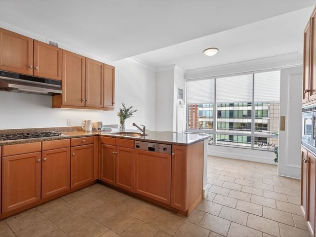 1 Avery St 24B, Boston, MA 02111