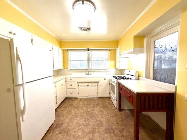 1104 Marie Street, Brenham, TX 77833