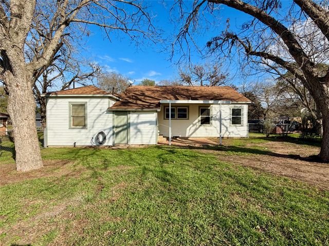 1104 Marie Street, Brenham, TX 77833