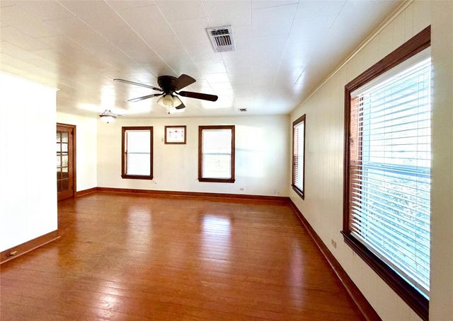 1104 Marie Street, Brenham, TX 77833