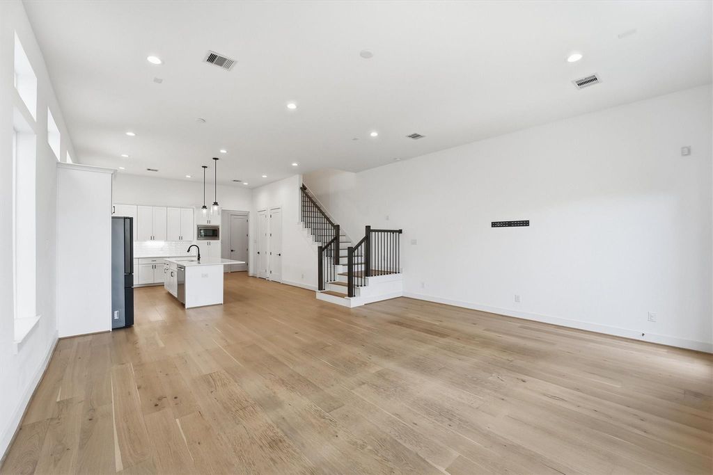 Image 19 of property listing at 5004 Darling Street, Houston, TX 77007