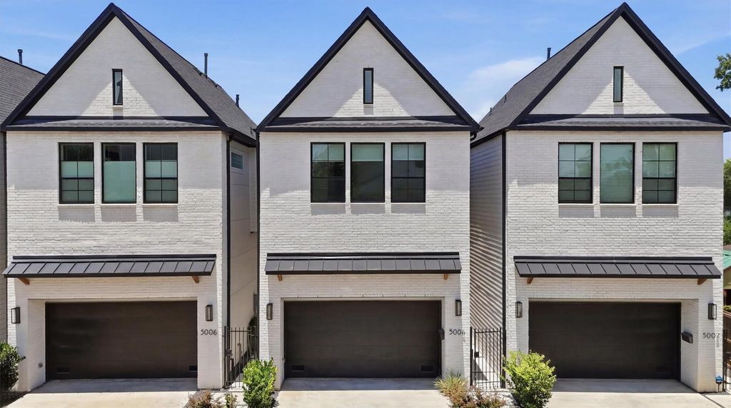 Image 2 of property listing at 5004 Darling Street, Houston, TX 77007