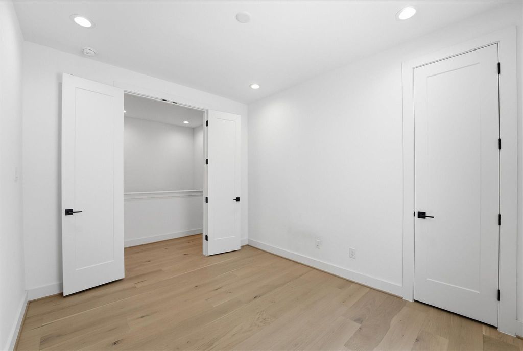 Image 22 of property listing at 5004 Darling Street, Houston, TX 77007