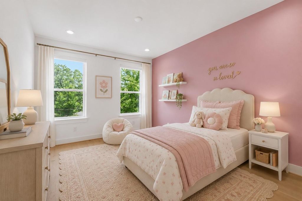 Image 24 of property listing at 5004 Darling Street, Houston, TX 77007