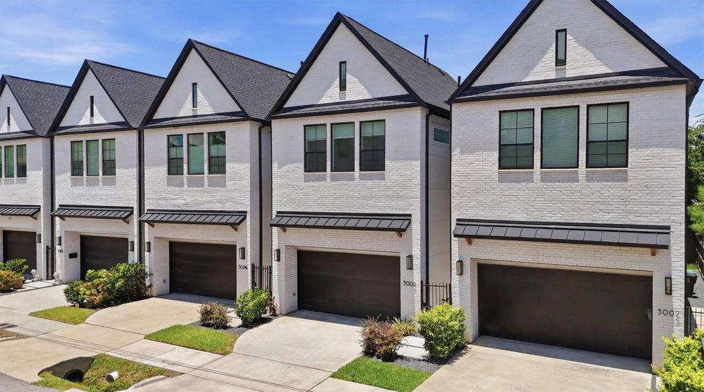 Image 3 of property listing at 5004 Darling Street, Houston, TX 77007