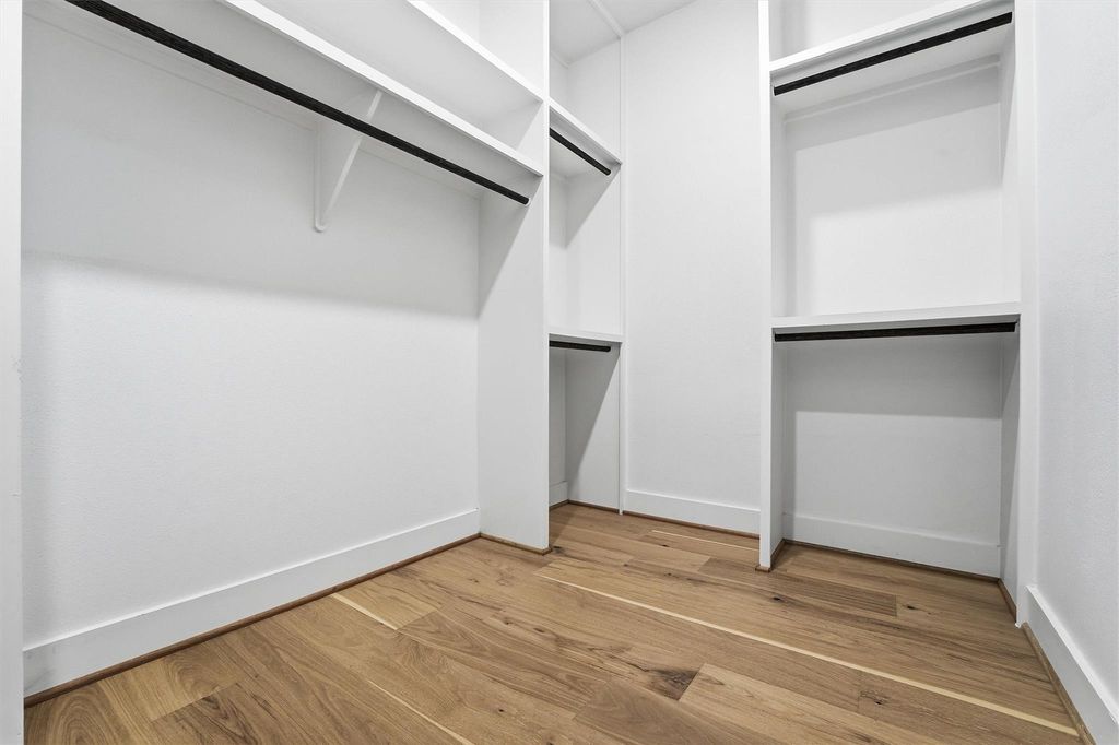 Image 32 of property listing at 5004 Darling Street, Houston, TX 77007
