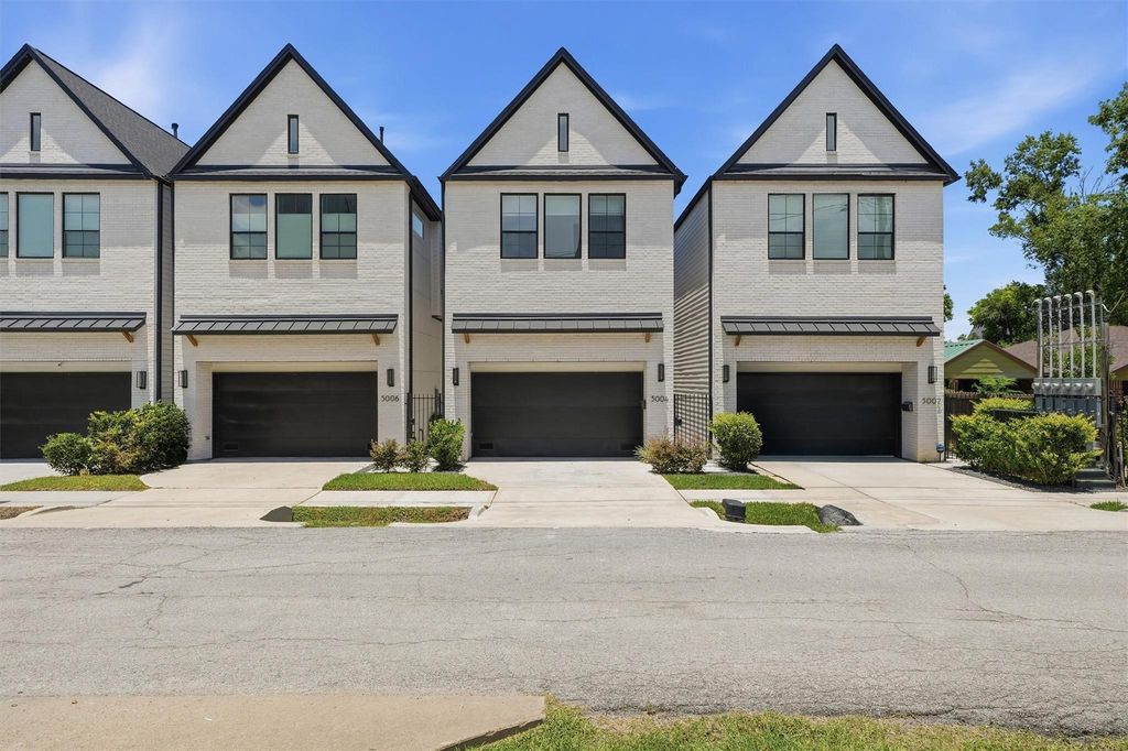 Image 42 of property listing at 5004 Darling Street, Houston, TX 77007