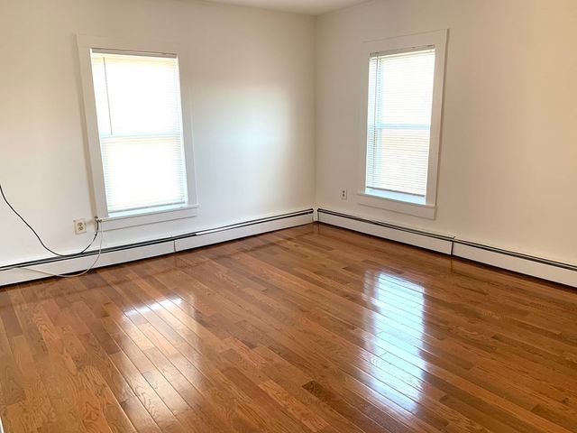 712 Lawrence St 2, Lowell, MA 01852