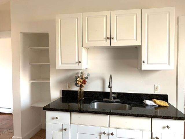 712 Lawrence St 2, Lowell, MA 01852