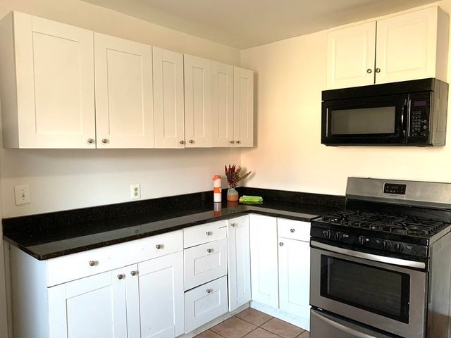 712 Lawrence St 2, Lowell, MA 01852