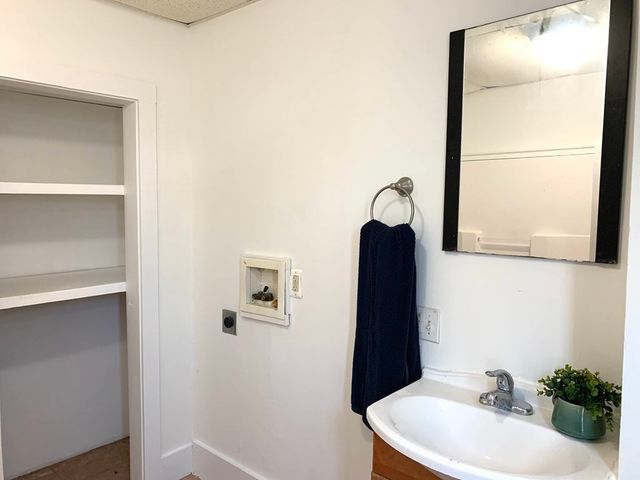 712 Lawrence St 2, Lowell, MA 01852