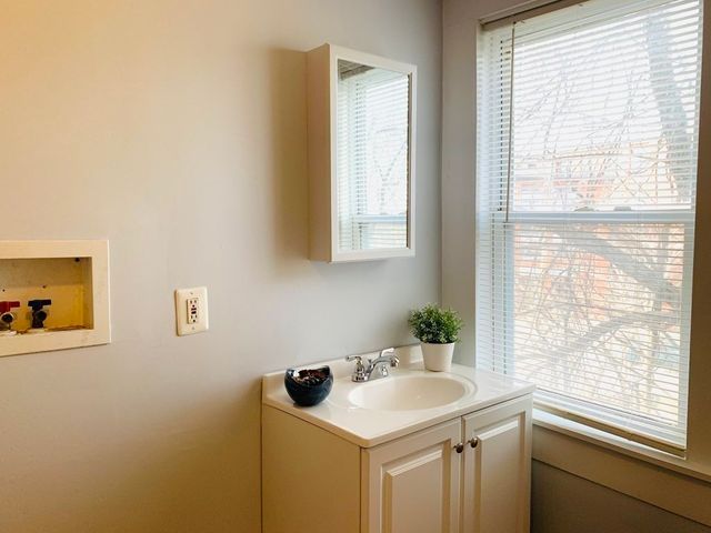 712 Lawrence St 2, Lowell, MA 01852