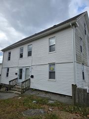 712 Lawrence St 2, Lowell, MA 01852