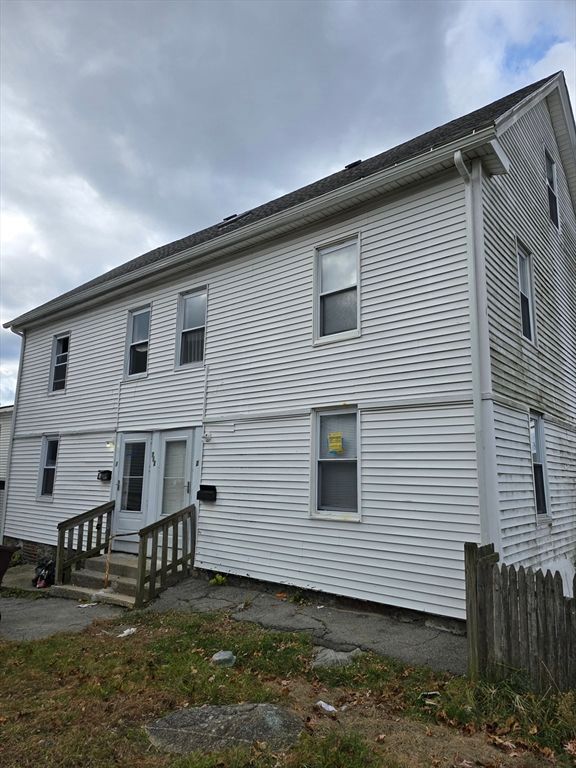 712 Lawrence St 2, Lowell, MA 01852